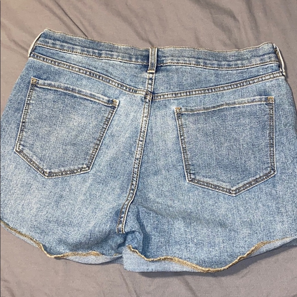 Shorts - Picture 3 of 3